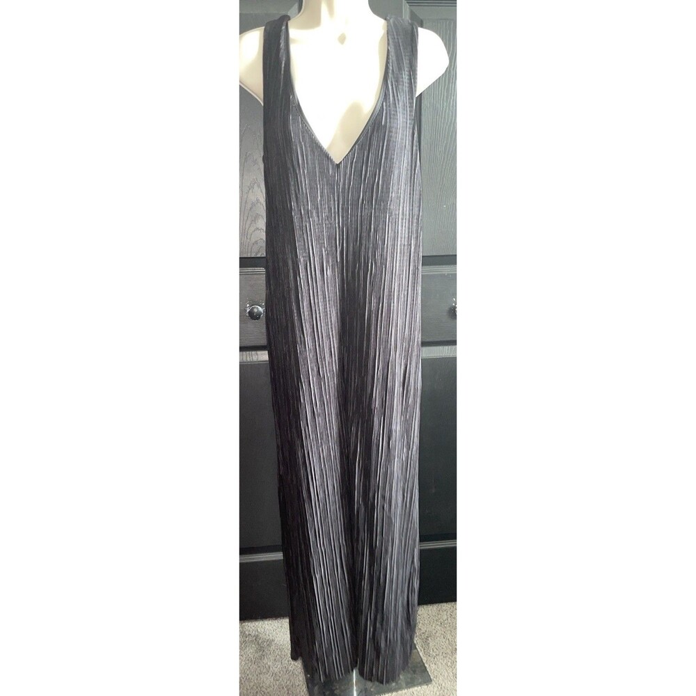 Urban Outfitters Black Plissé V-Neck Wide Leg Jumpsuit - Size M